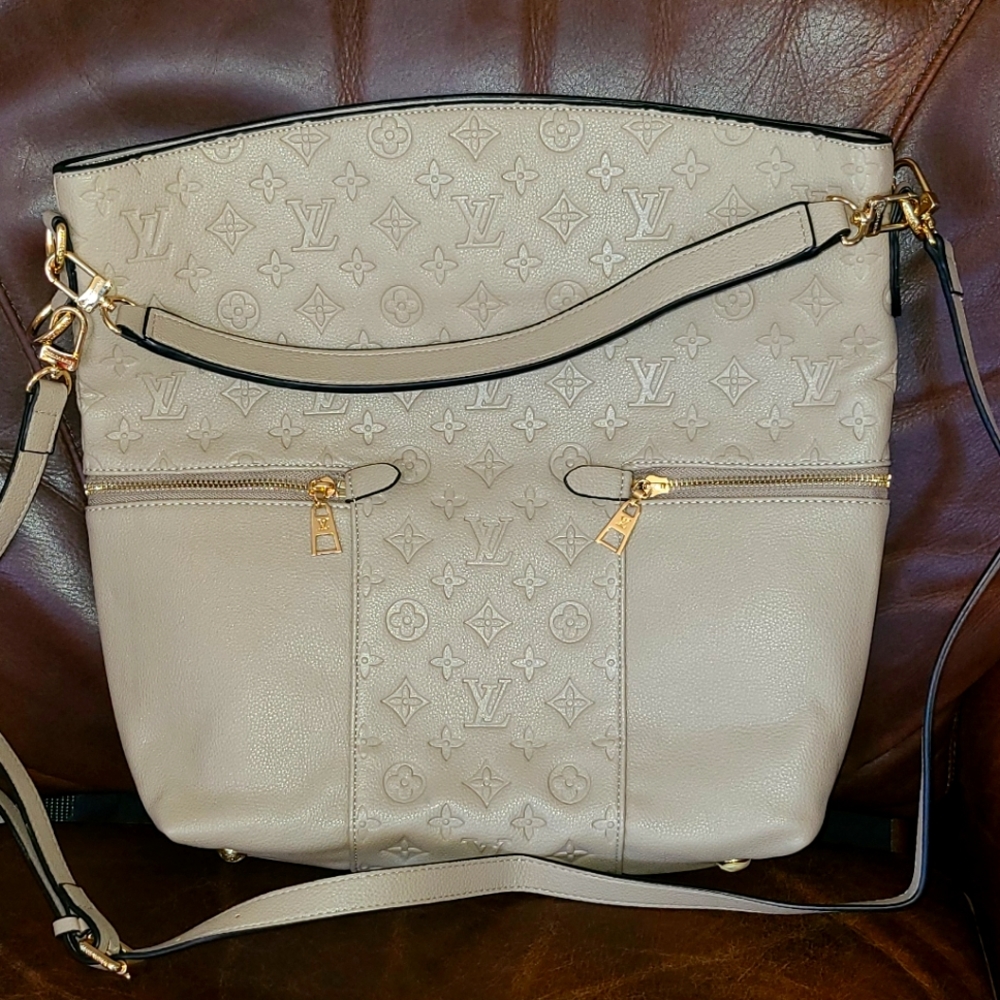 Hobo purse great quality!! In the style of Louis Vuitton